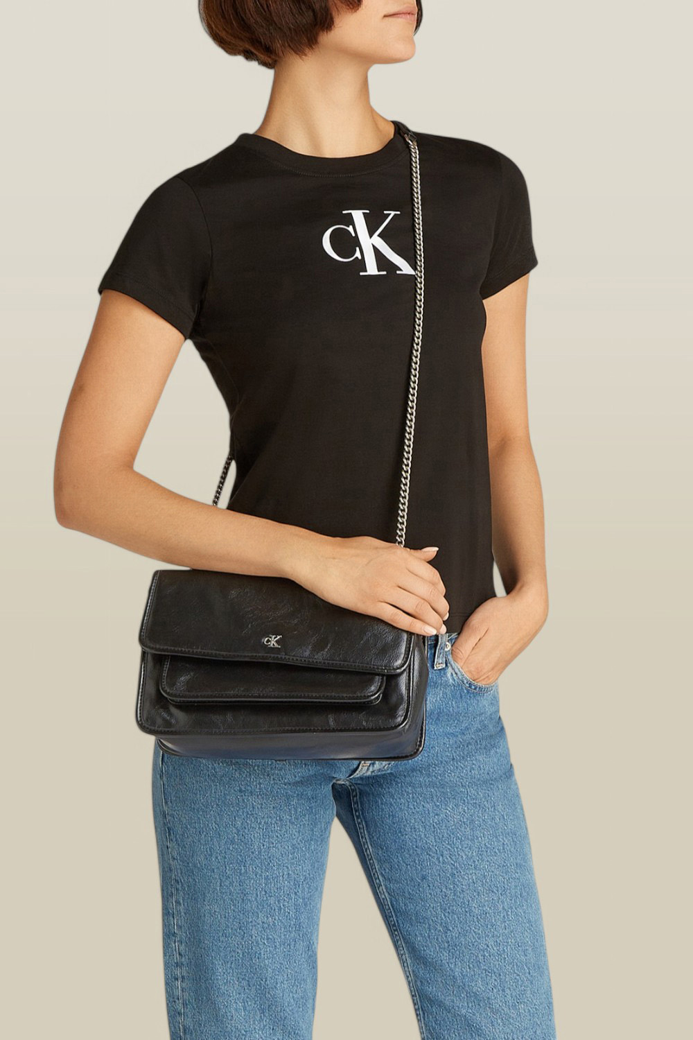 תמונת כל הלוק של תיק כתף